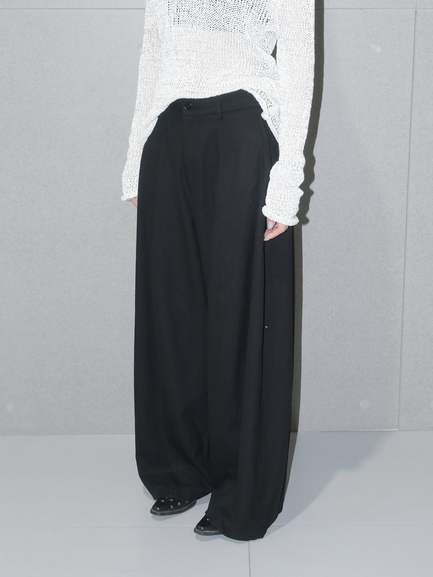 Curved Legs Wool Trouser
