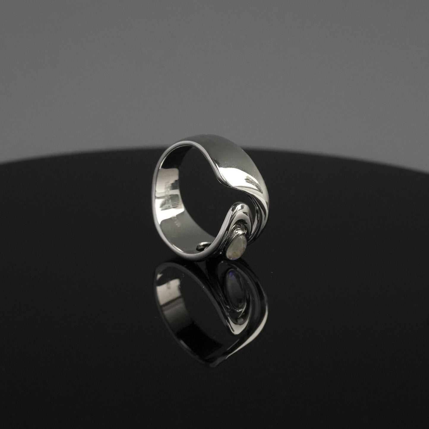 MAVERICK EDEN Moonstone Stellar Trail Ring