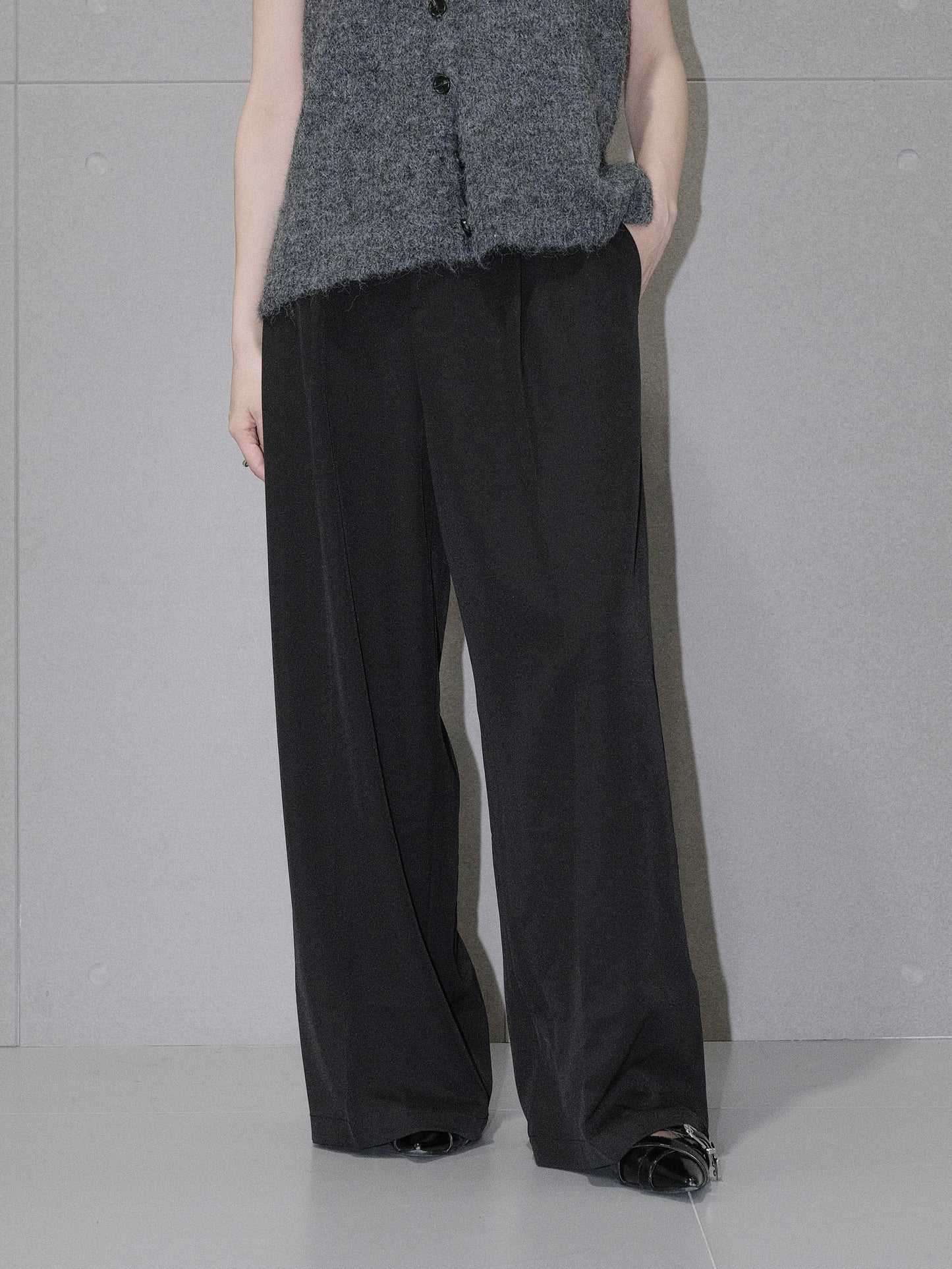 Pleat-Front Trouser in Black