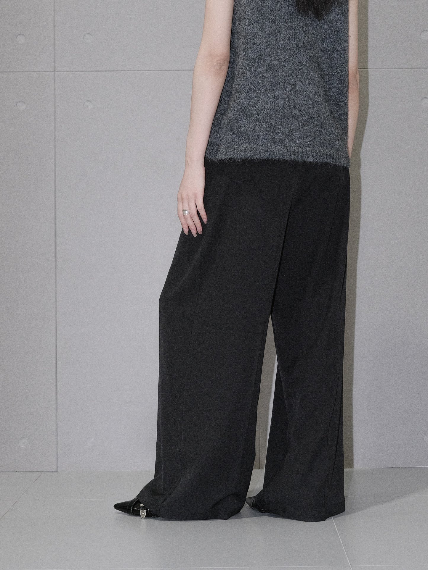 Pleat-Front Trouser in Black