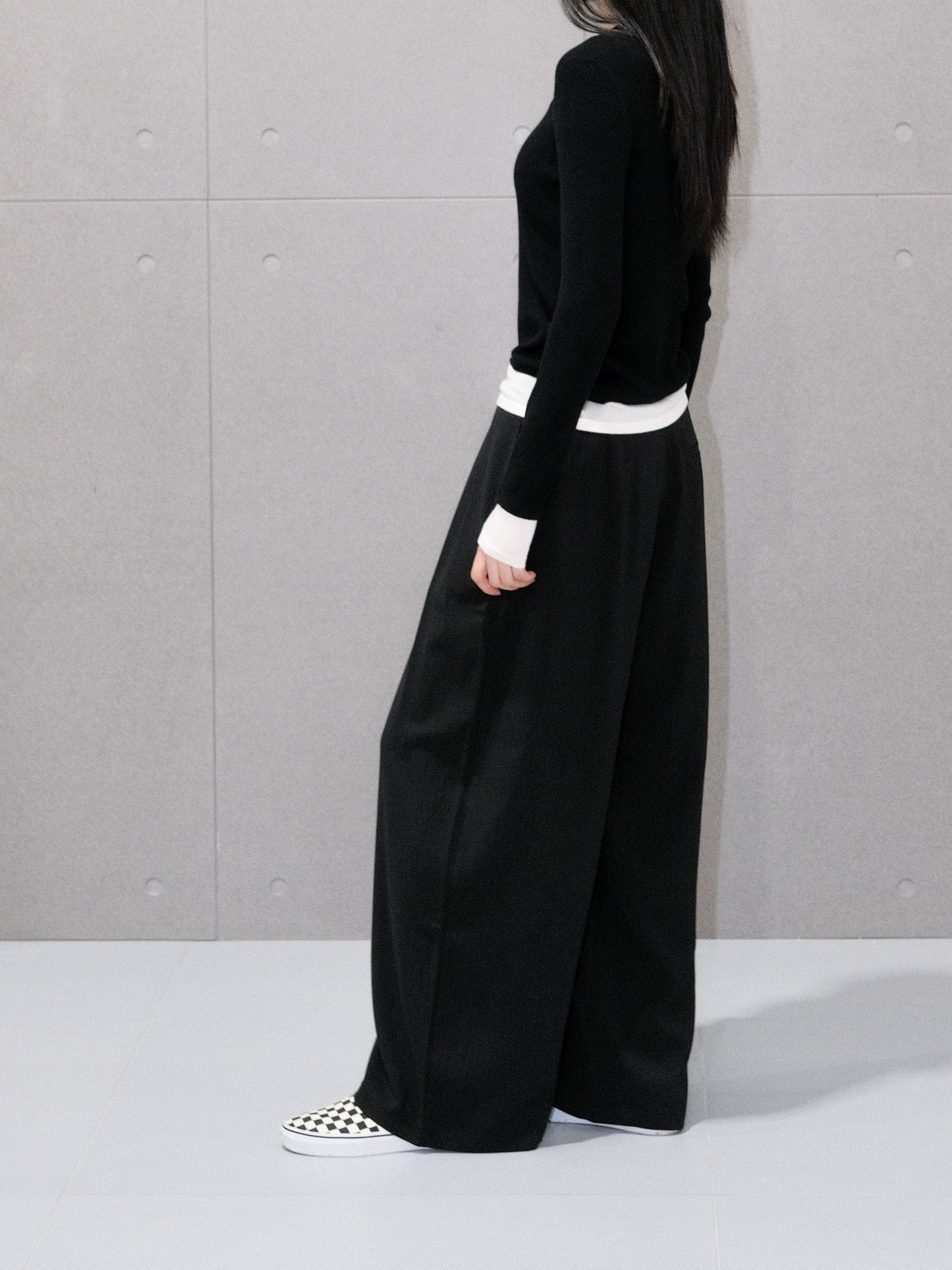 Wide-leg pleated Trousers