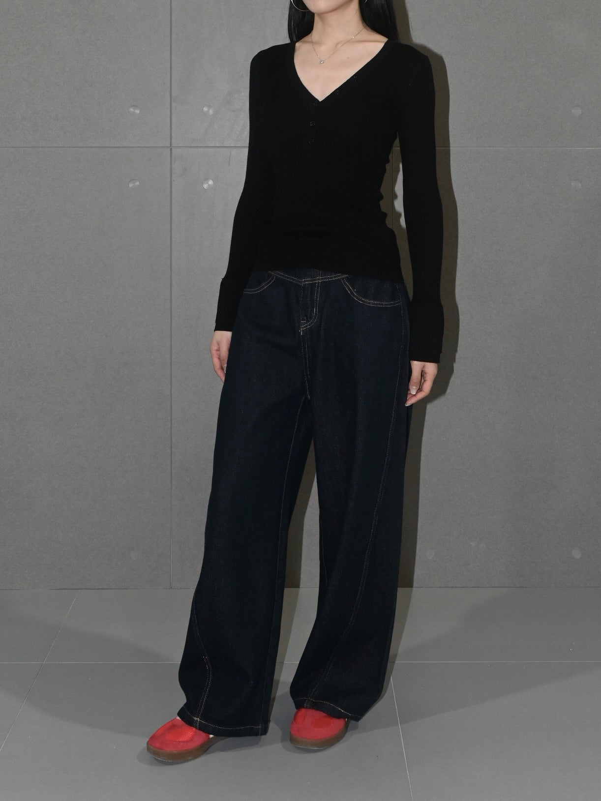 V-neck Fitted Rib Knit Top