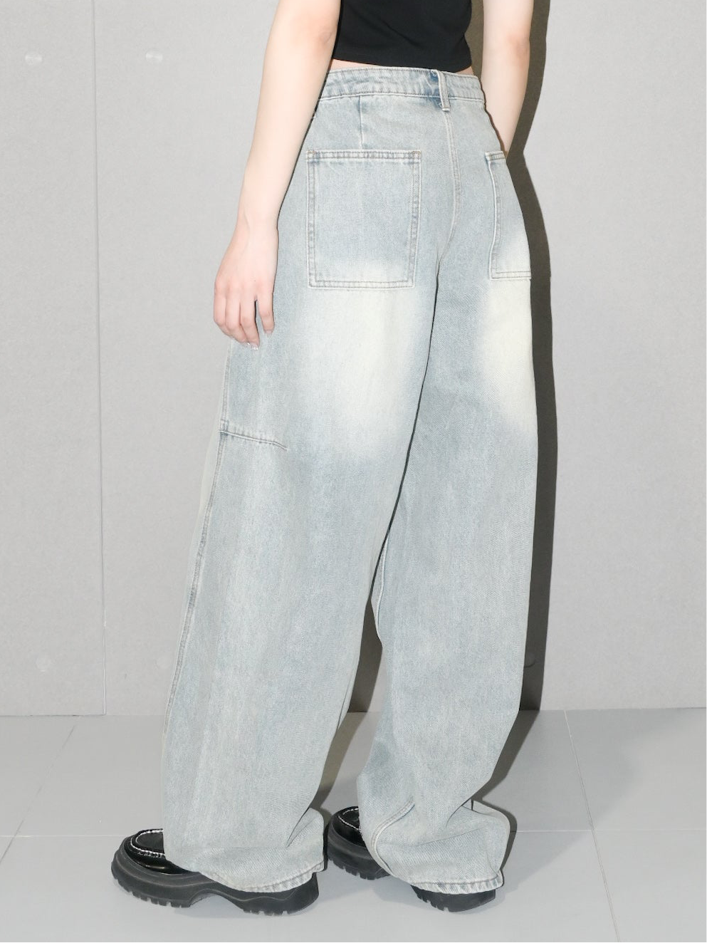 Relaxed Barrel Jean