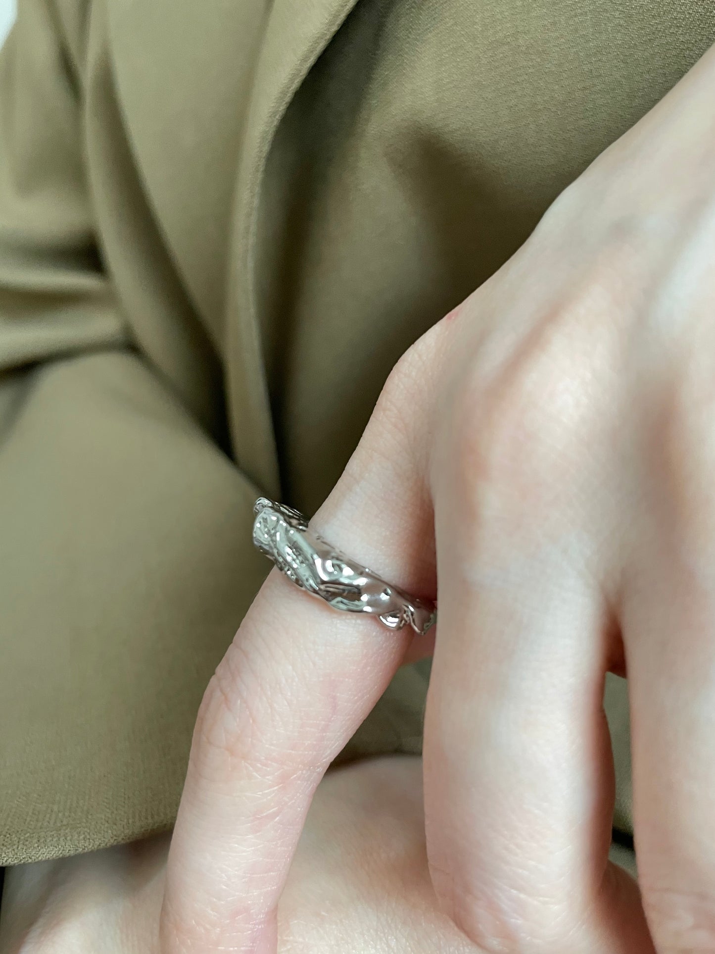 Artemis White Gold Ring