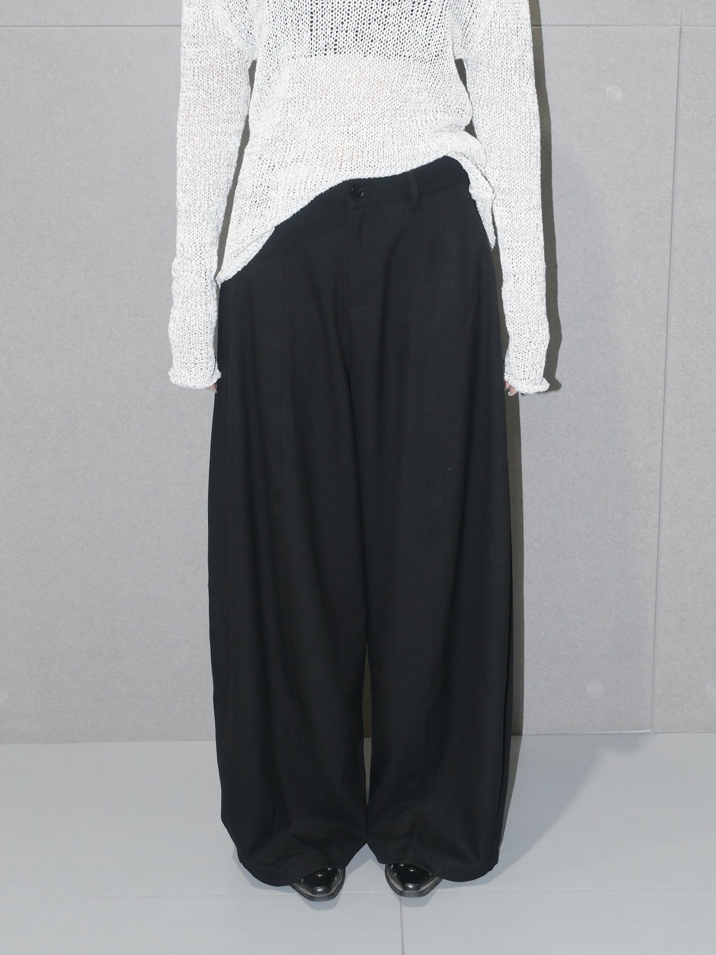 Curved Legs Wool Trouser