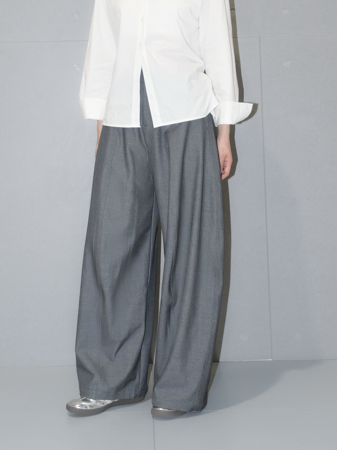 Curved Legs Wool Trouser