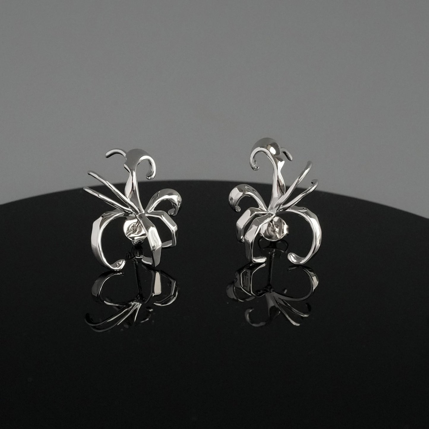 MAVERICK EDEN Silver Veil Floral Earrings
