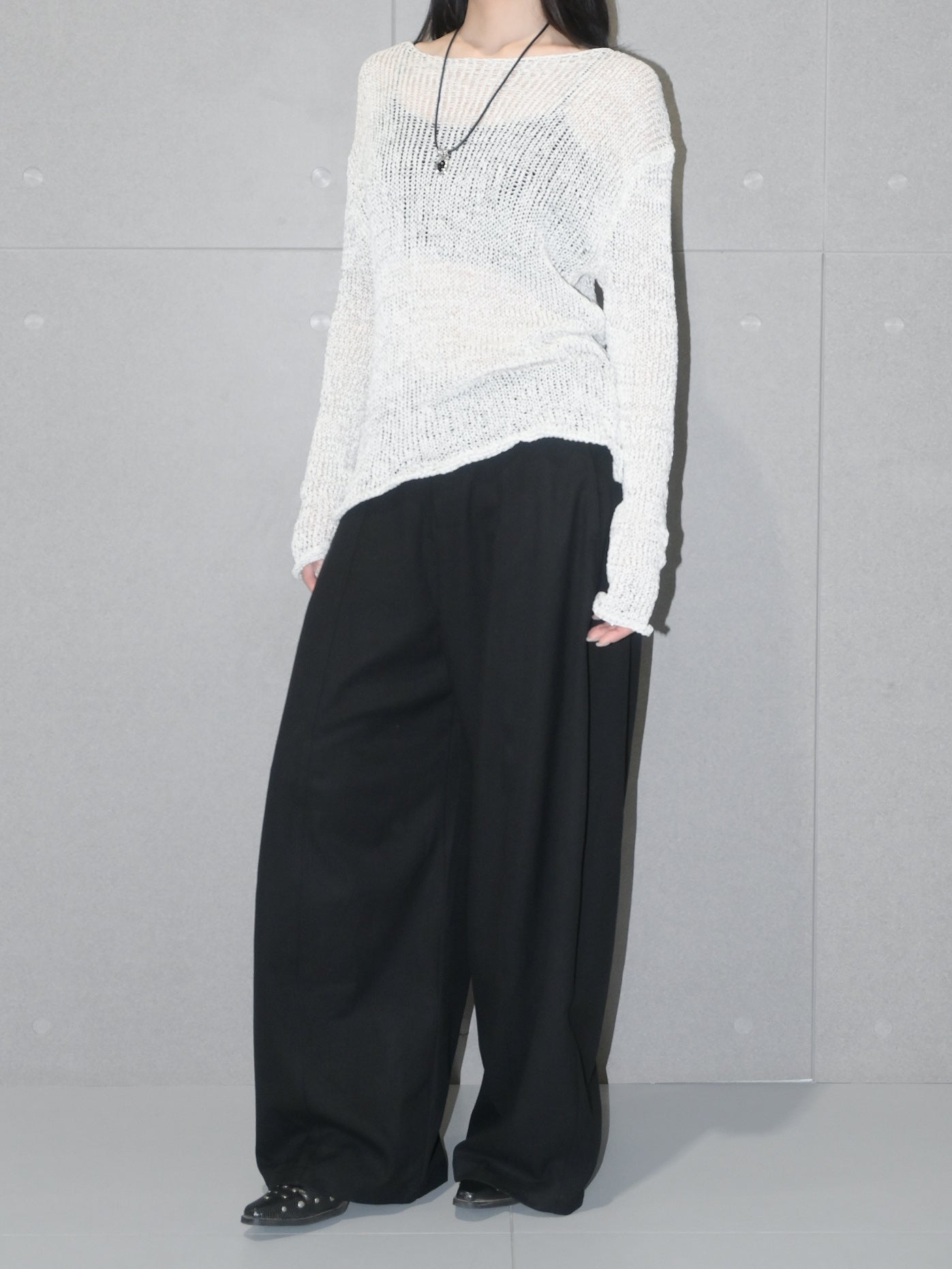 Curved Legs Wool Trouser