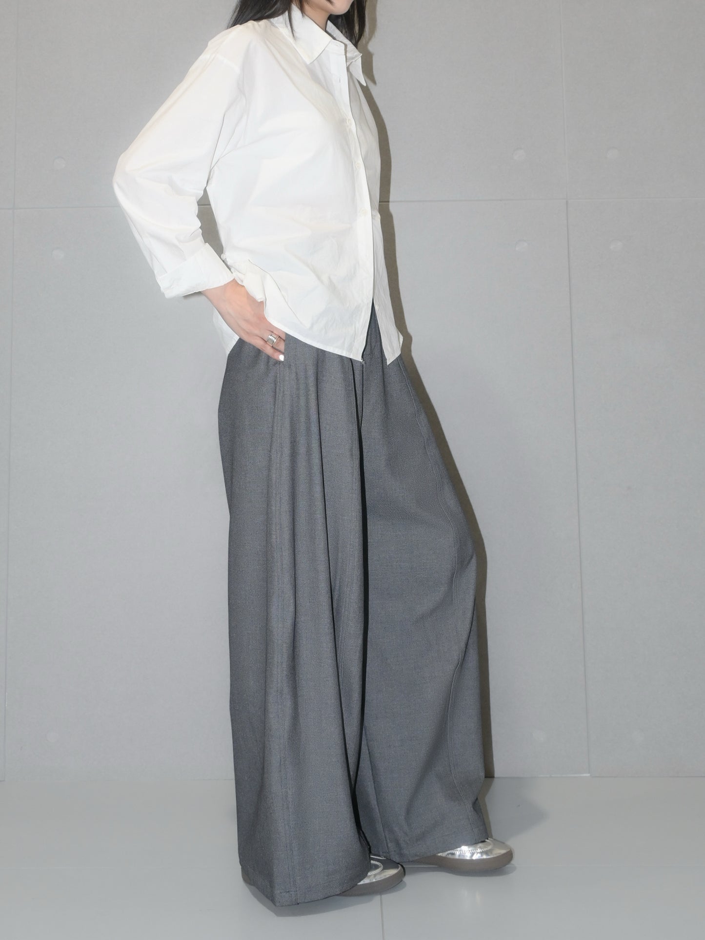 Curved Legs Wool Trouser