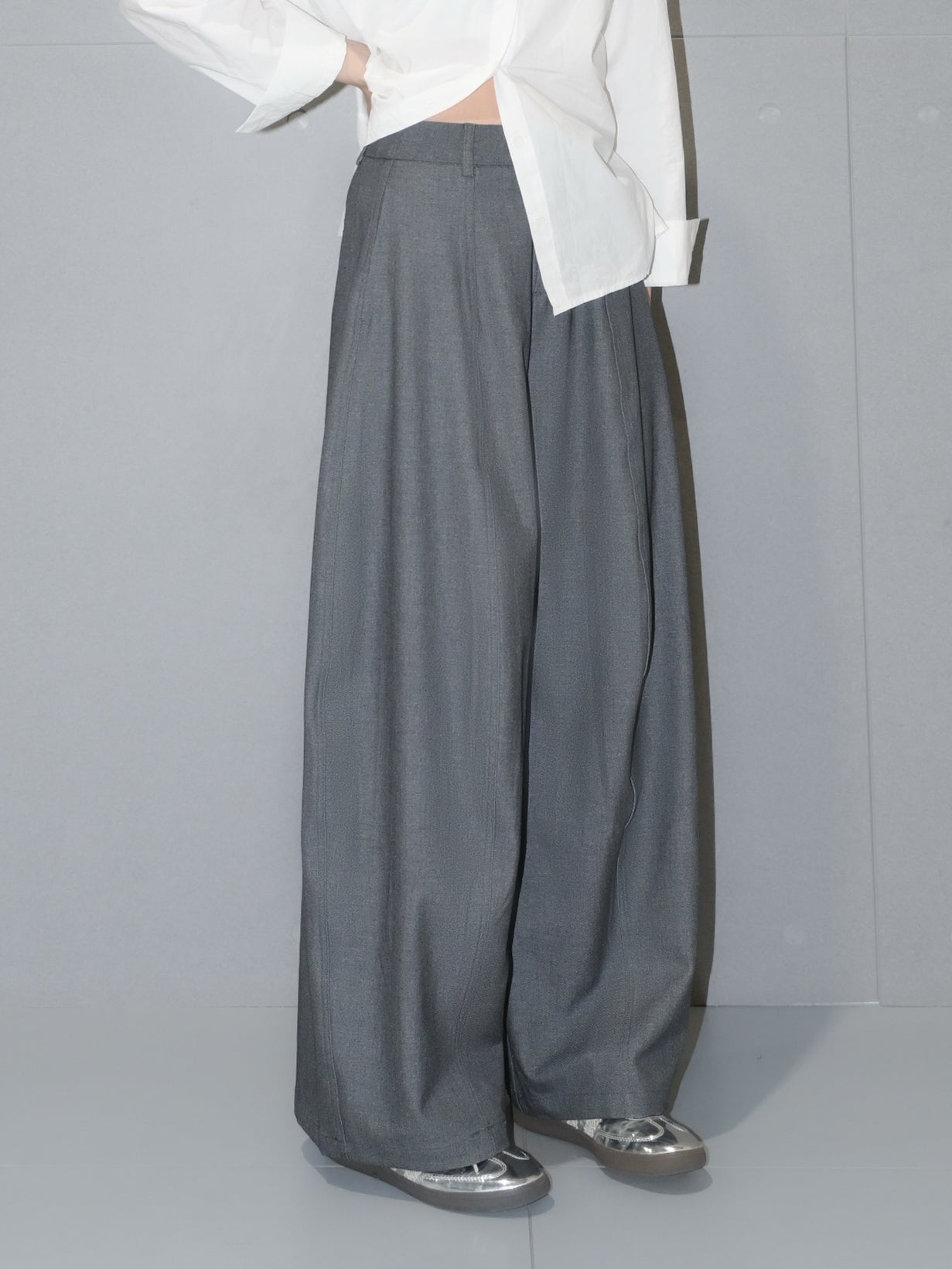 Curved Legs Wool Trouser
