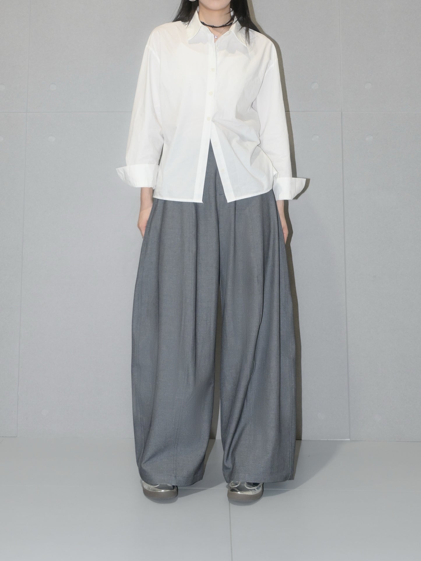 Curved Legs Wool Trouser