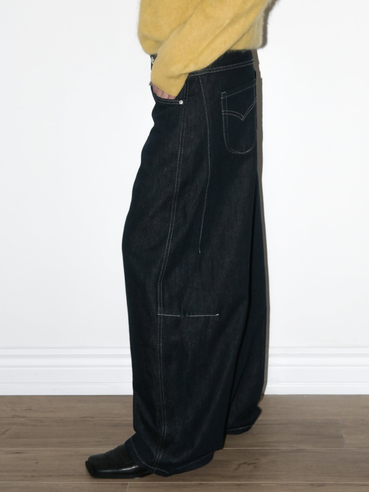 Relaxed Barrel Jean II