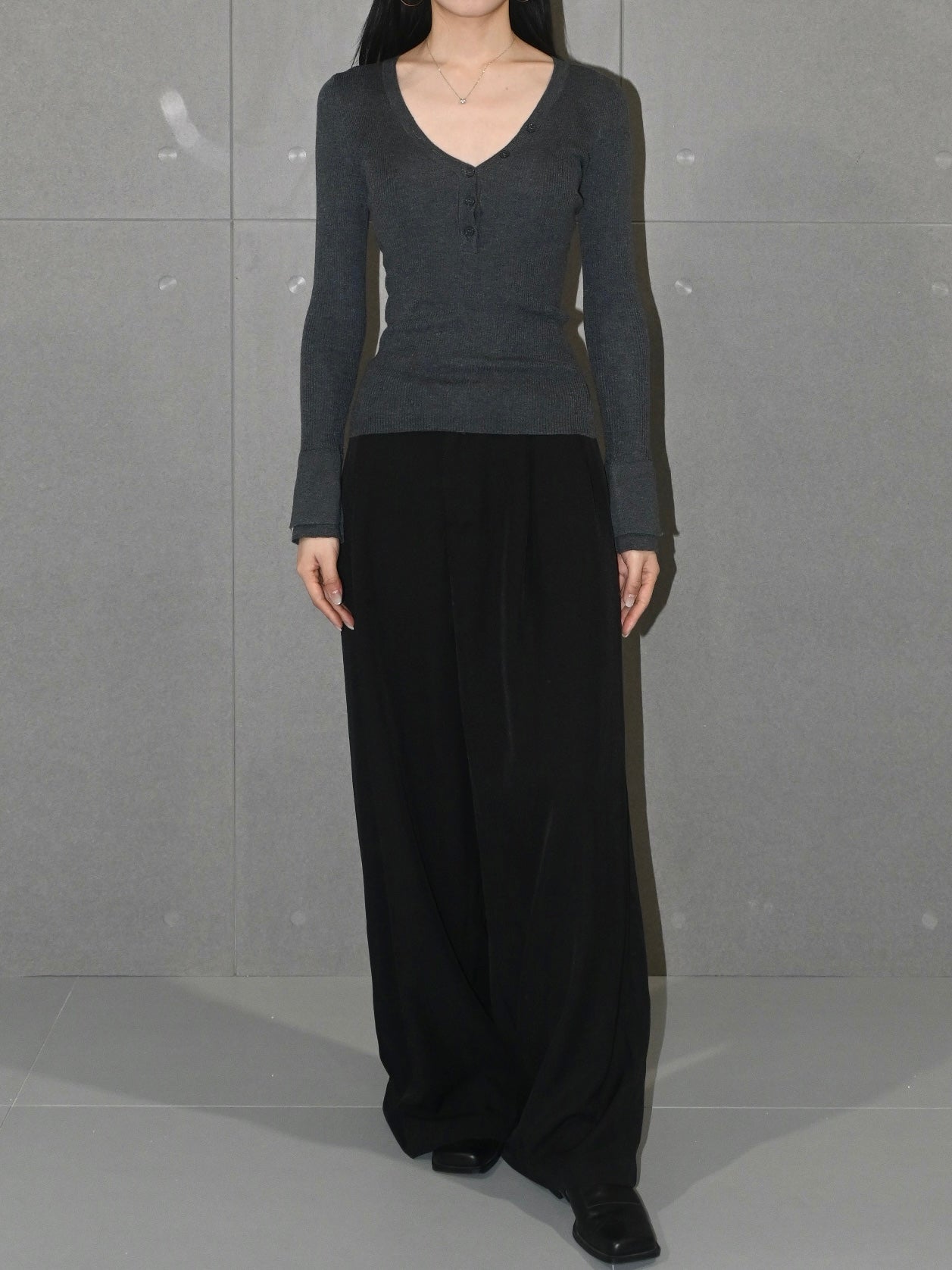 V-neck Fitted Rib Knit Top