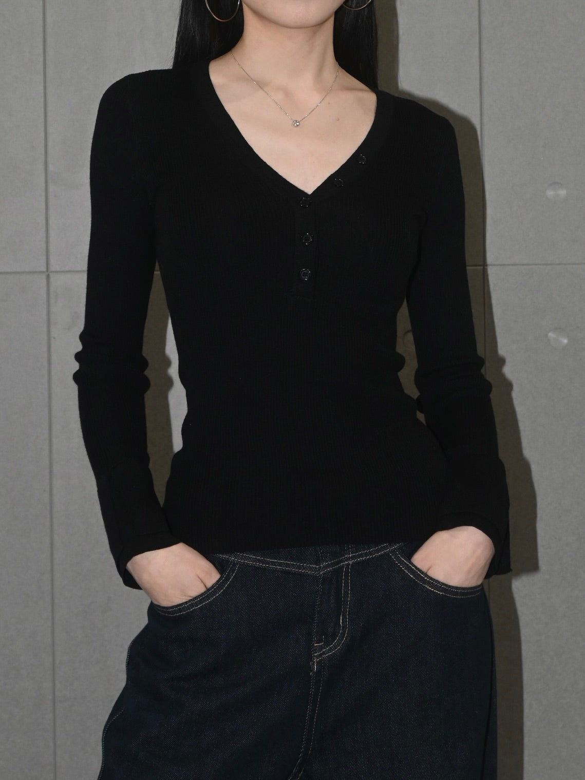 V-neck Fitted Rib Knit Top