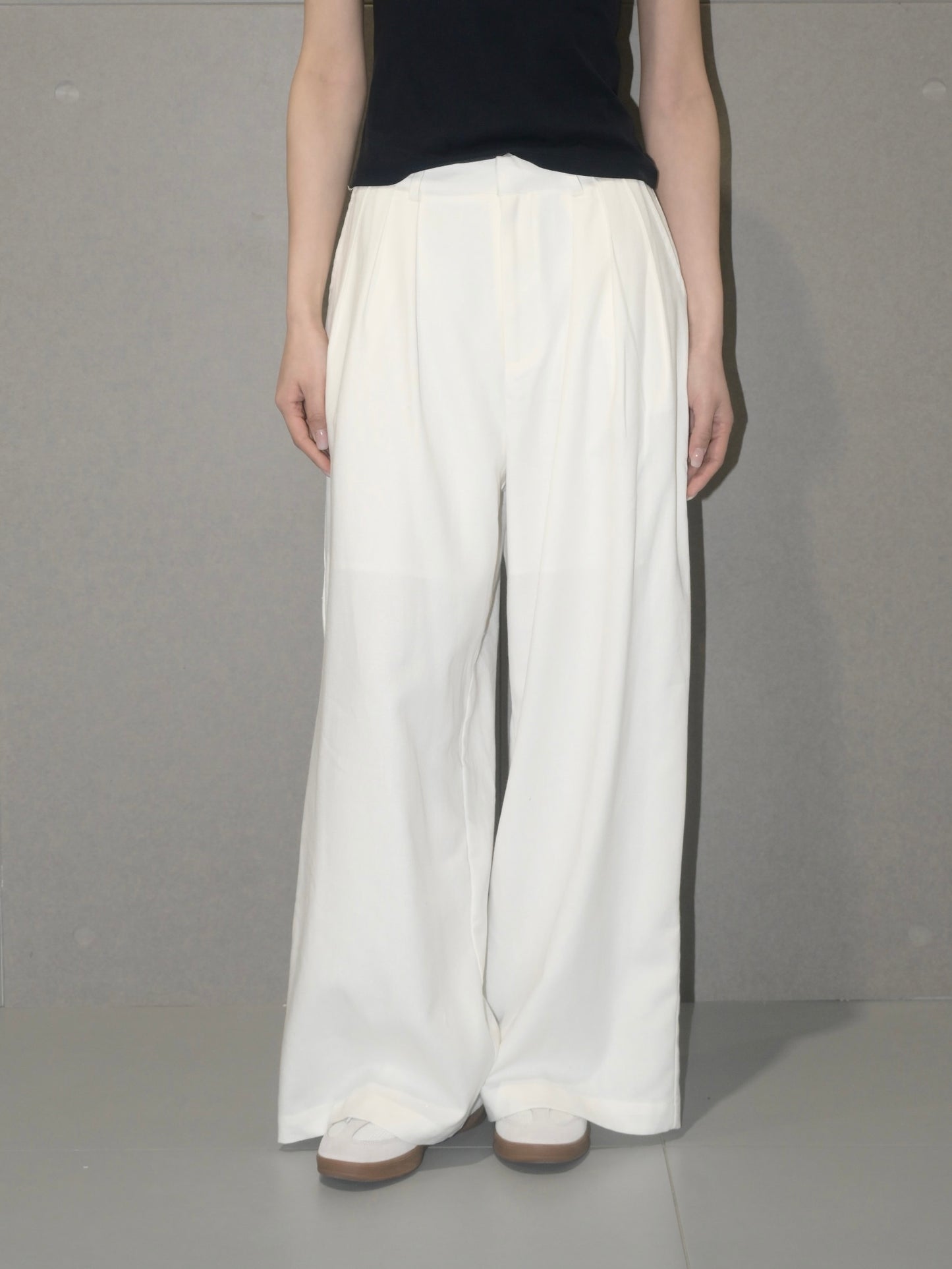 Pleated Linen Pants
