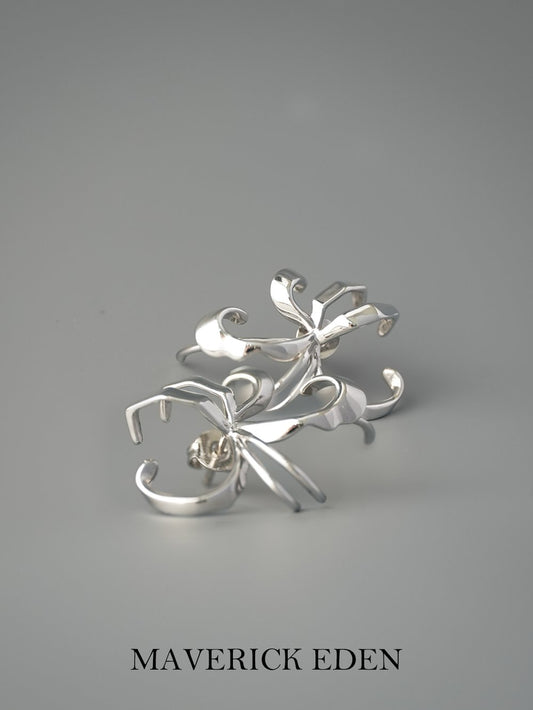 MAVERICK EDEN Silver Veil Floral Earrings