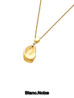 Load image into Gallery viewer, Aria Gold Collarbone Necklace
